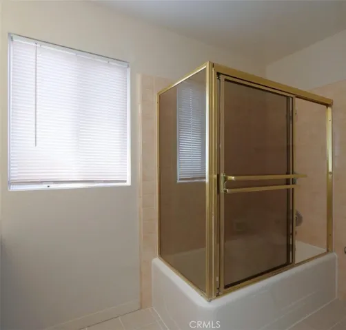 Hallway Full Bathroom