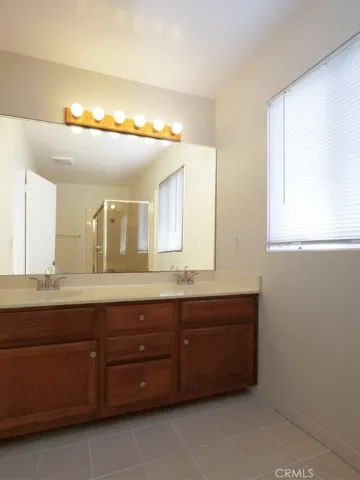 Hallway Full Bathroom