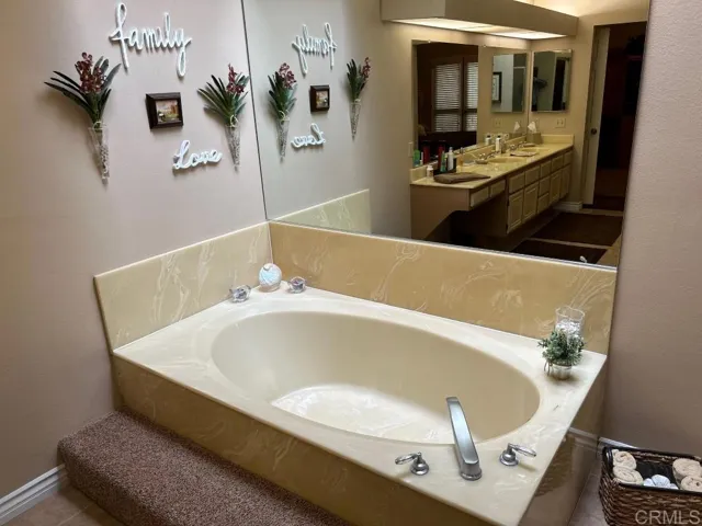 Soaking tub in Mbath