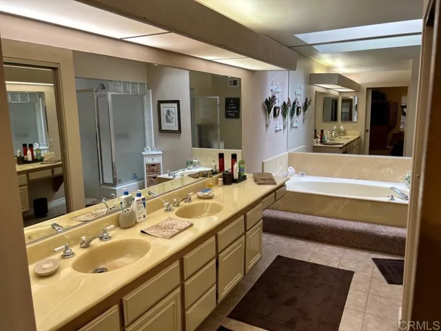 dual sink vanity-Mbath