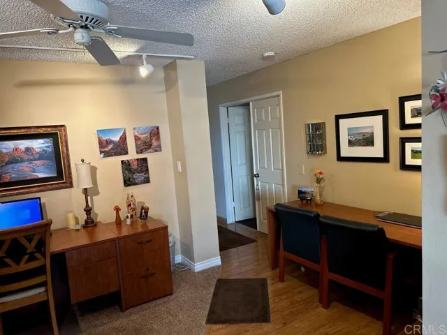 Den Office