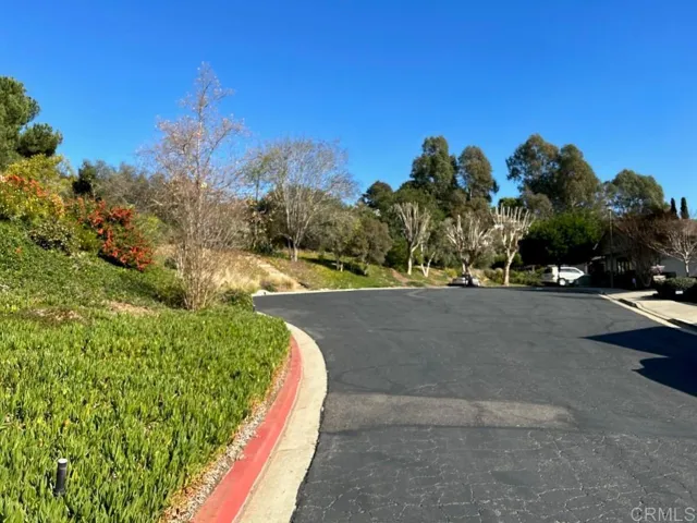 Vaquero Glen entry road