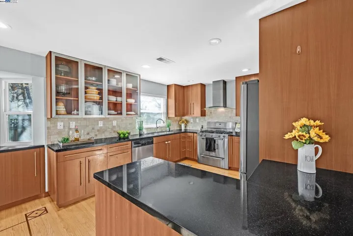 907 Miranda Way, Livermore, California 94550