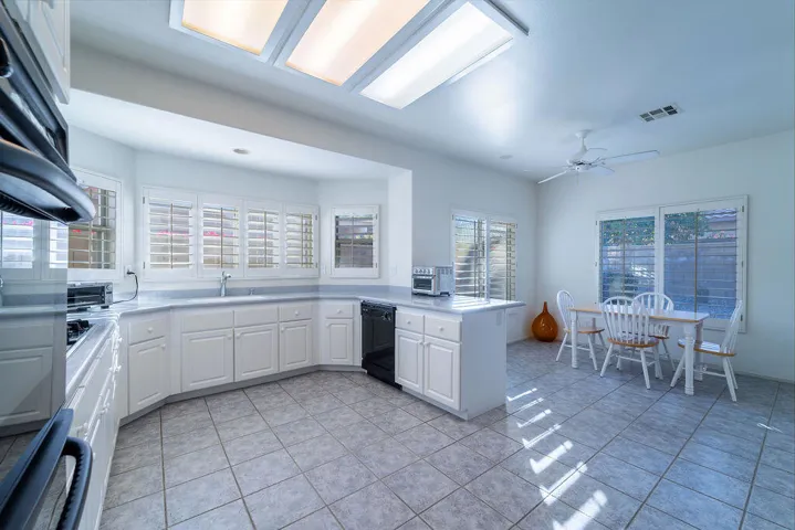 78573SanMarinoCt(19of37)