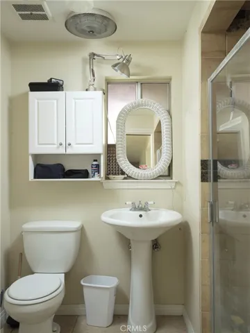 Lower level 3/4 bathroom.