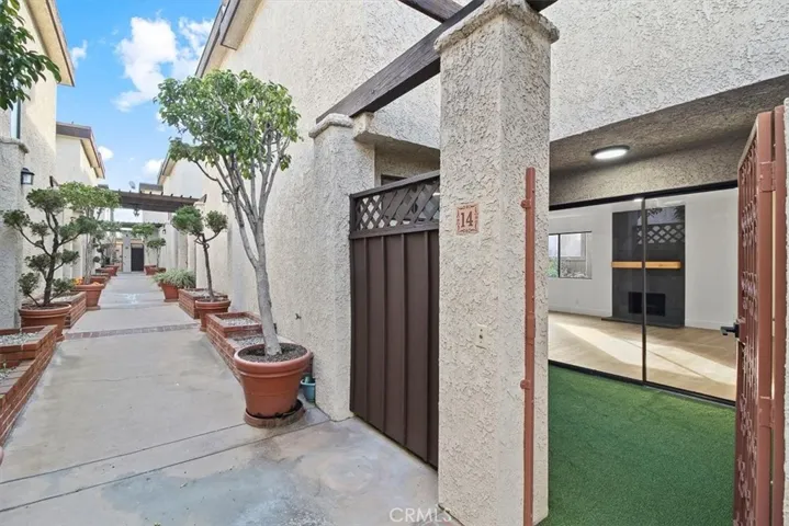 9210 Van Nuys Boulevard 14, Panorama City, California 91402