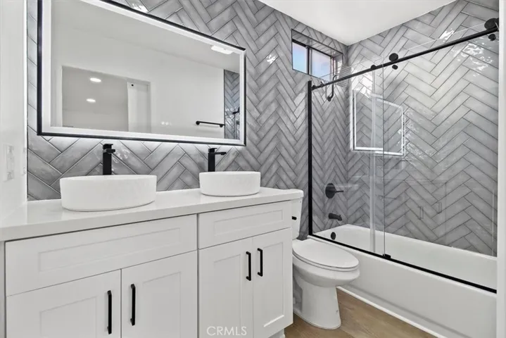 9210 Van Nuys Boulevard 14, Panorama City, California 91402