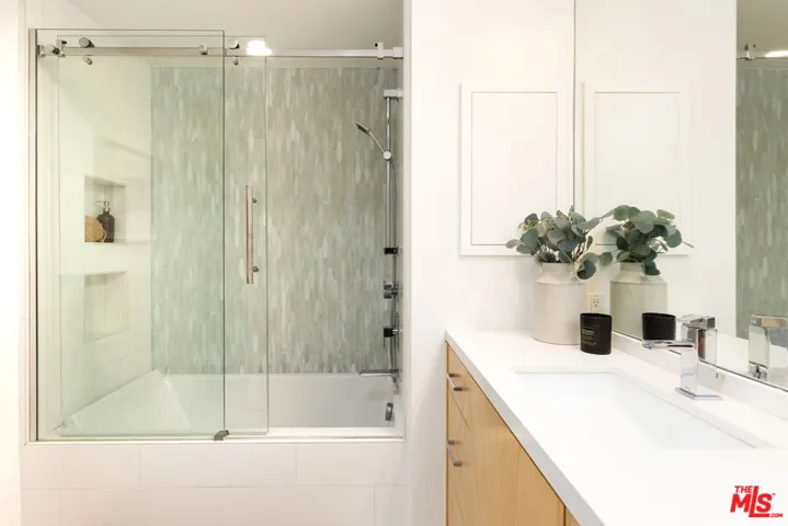 18426 Wakecrest Drive, Malibu, California 90265