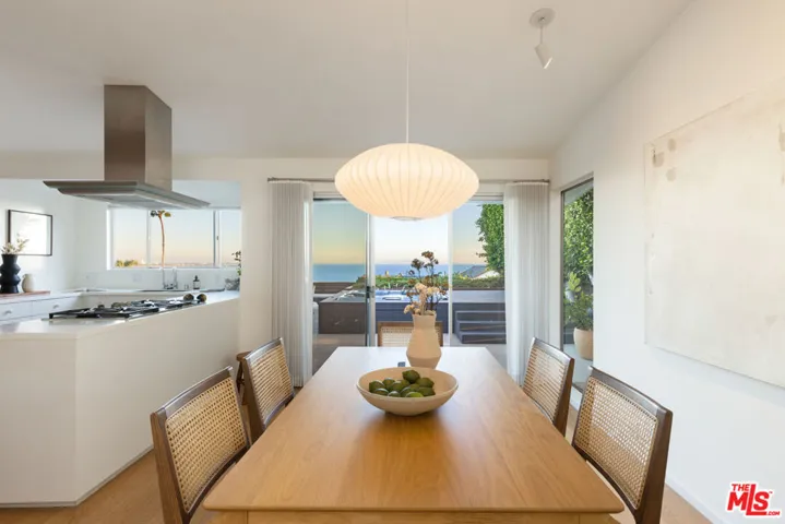 18426 Wakecrest Drive, Malibu, California 90265