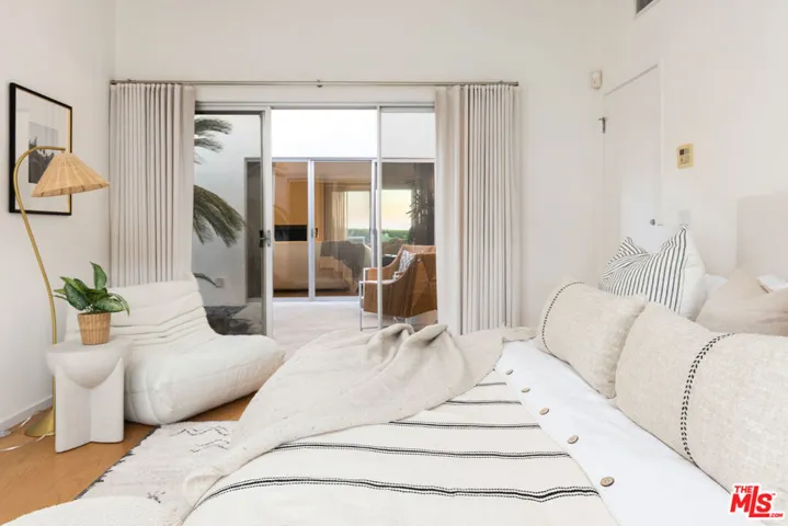18426 Wakecrest Drive, Malibu, California 90265