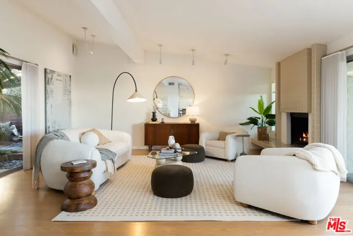 18426 Wakecrest Drive, Malibu, California 90265