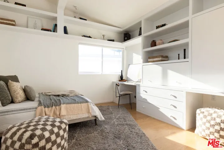 18426 Wakecrest Drive, Malibu, California 90265