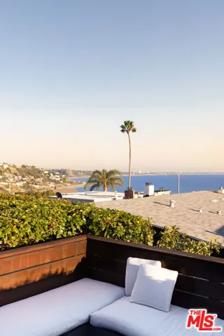 18426 Wakecrest Drive, Malibu, California 90265