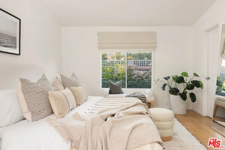 18426 Wakecrest Drive, Malibu, California 90265