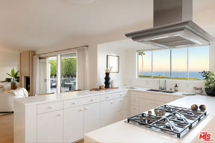 18426 Wakecrest Drive, Malibu, California 90265