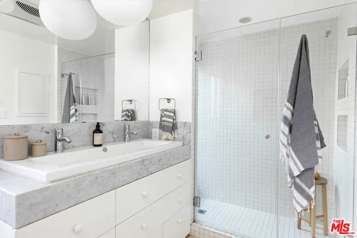 18426 Wakecrest Drive, Malibu, California 90265
