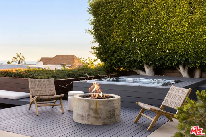18426 Wakecrest Drive, Malibu, California 90265