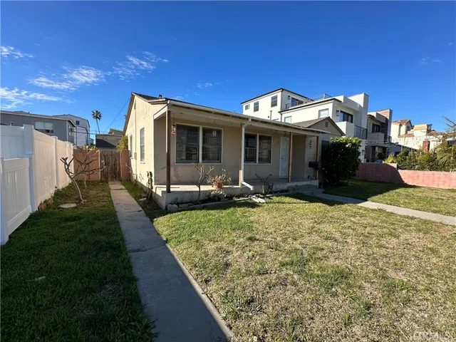 1007 California Street, Huntington Beach, California 92648