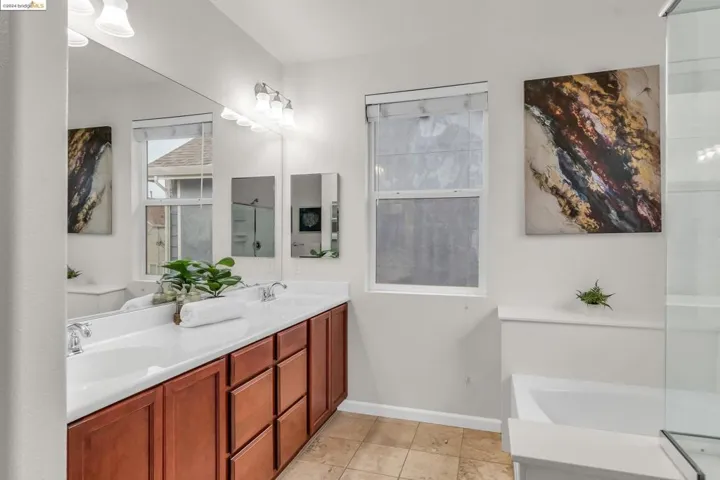 9433 Armstrong Dr, Oakland, California 94603