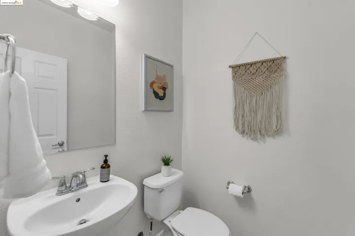9433 Armstrong Dr, Oakland, California 94603