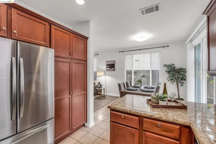 9433 Armstrong Dr, Oakland, California 94603