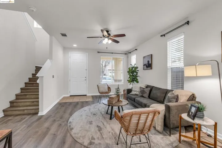 9433 Armstrong Dr, Oakland, California 94603