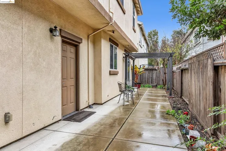 9433 Armstrong Dr, Oakland, California 94603