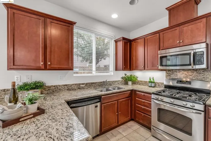 9433 Armstrong Dr, Oakland, California 94603