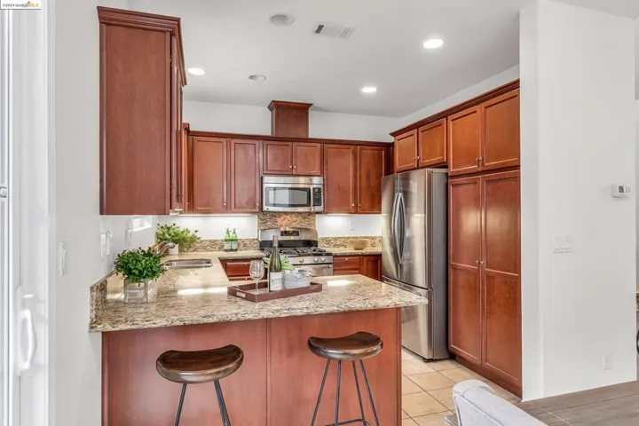 9433 Armstrong Dr, Oakland, California 94603