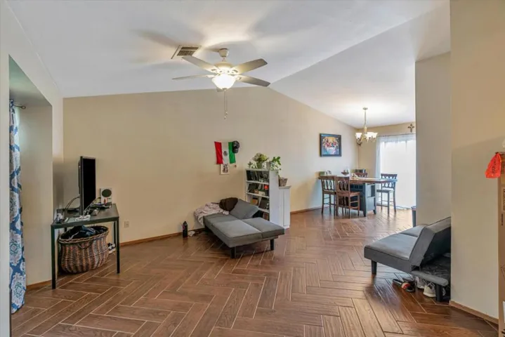 208 Sussex Way, King City, California 93930