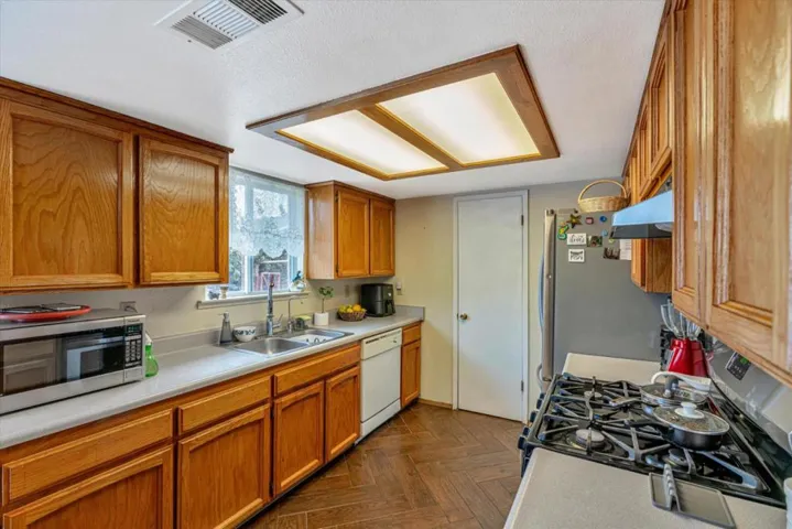 208 Sussex Way, King City, California 93930