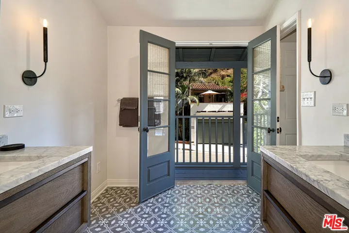 2097 Outpost Drive, Los Angeles, California 90068