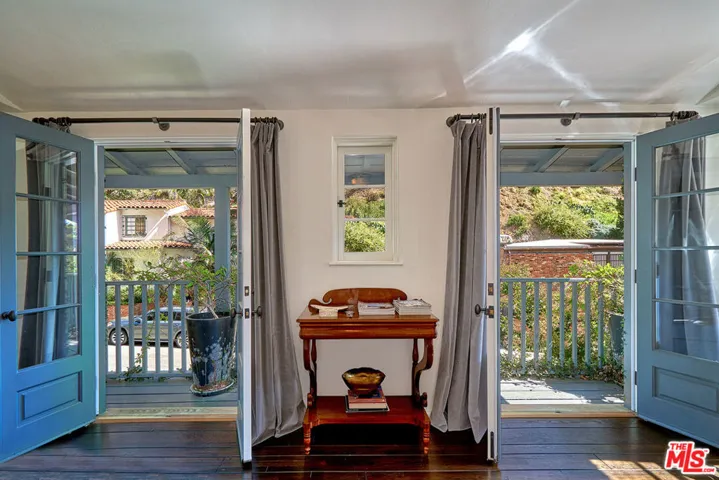 2097 Outpost Drive, Los Angeles, California 90068