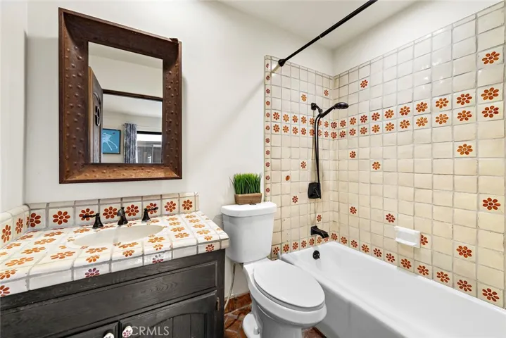 en-suite bathroom to guest bed #3
