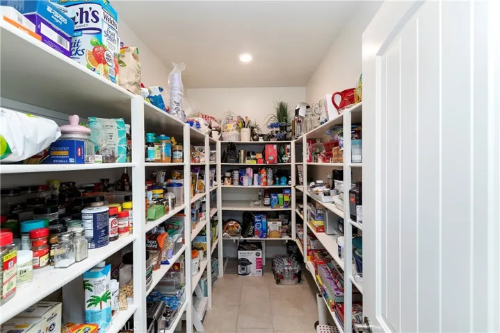 Huge Walk-in Pantry!