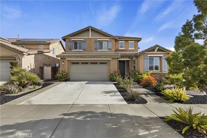 Welcome to 31732 Chamise Ln, Murrieta!