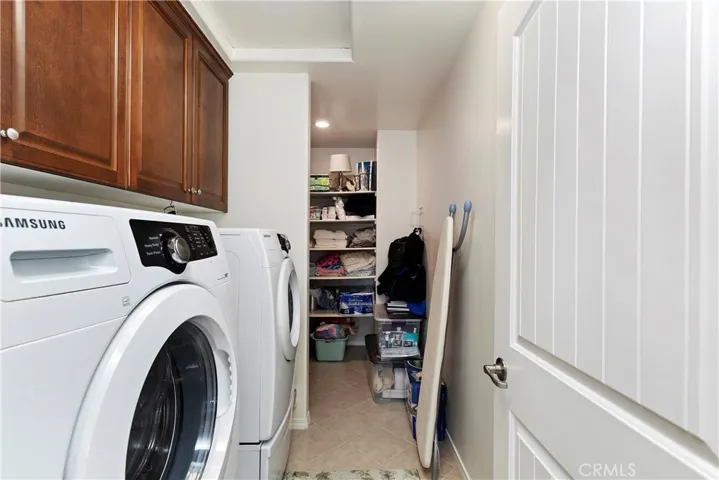 Look at this Laundry Room!!!
