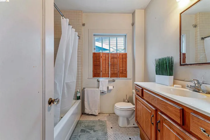 21 Cambridge Way, Piedmont, California 94611