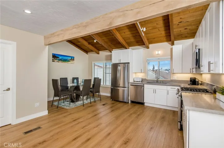 2526 Seaview Avenue, Corona Del Mar, California 92625