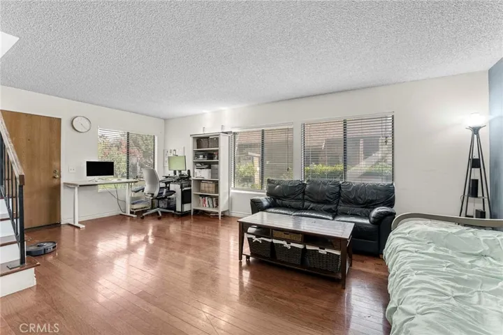 20142 Cohasset Street, Winnetka, California 91306