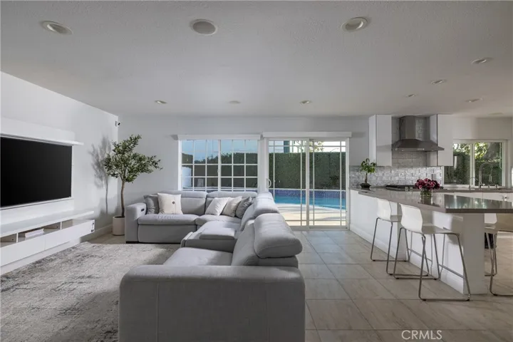 8452 Sunkist Circle, Huntington Beach, California 92646