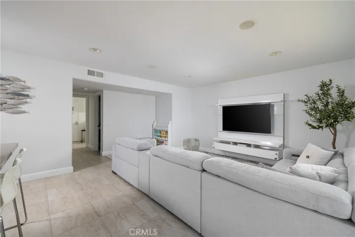 8452 Sunkist Circle, Huntington Beach, California 92646