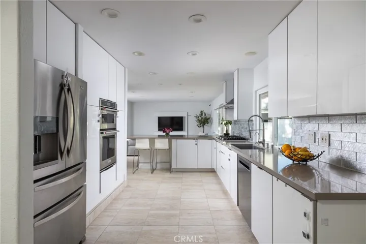 8452 Sunkist Circle, Huntington Beach, California 92646