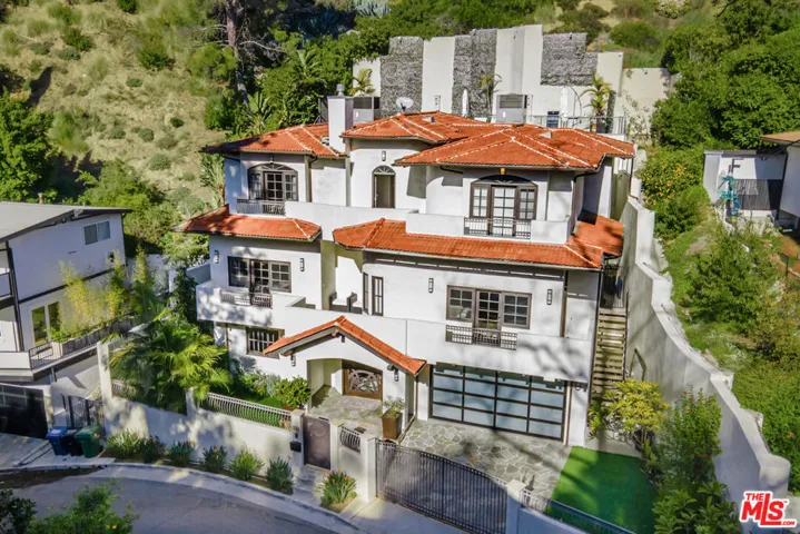 3133 Deronda Drive, Los Angeles, California 90068