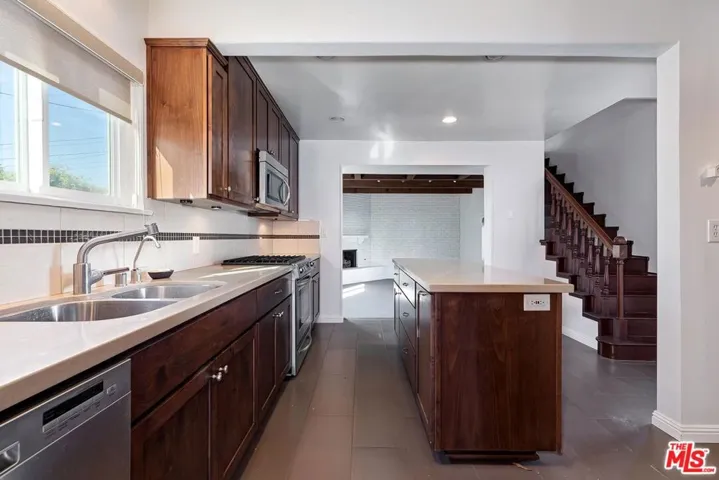 10849 Arizona Avenue, Culver City, California 90232