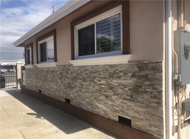 view of driveway