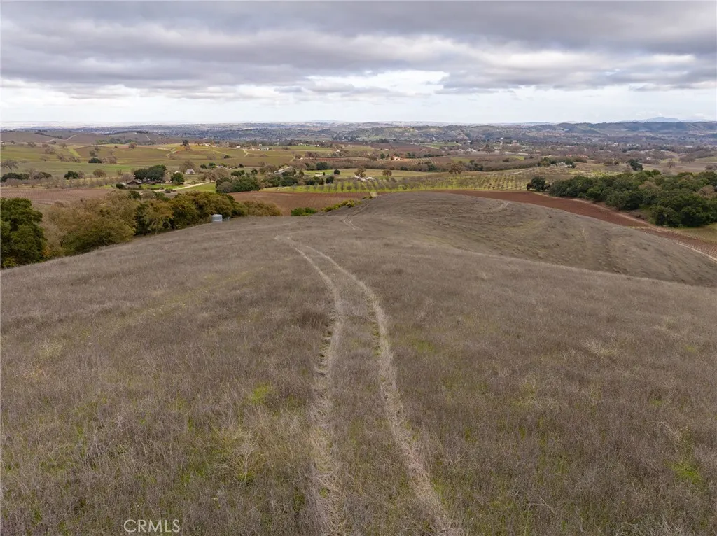 2135 Live Oak Rd, Paso Robles, California 93446 home-pic-68