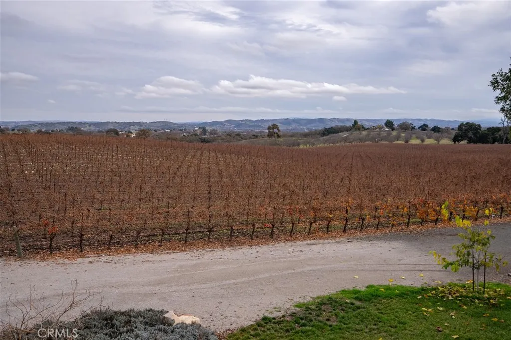 2135 Live Oak Rd, Paso Robles, California 93446 home-pic-70