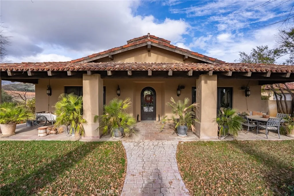 2135 Live Oak Rd, Paso Robles, California 93446 home-pic-5