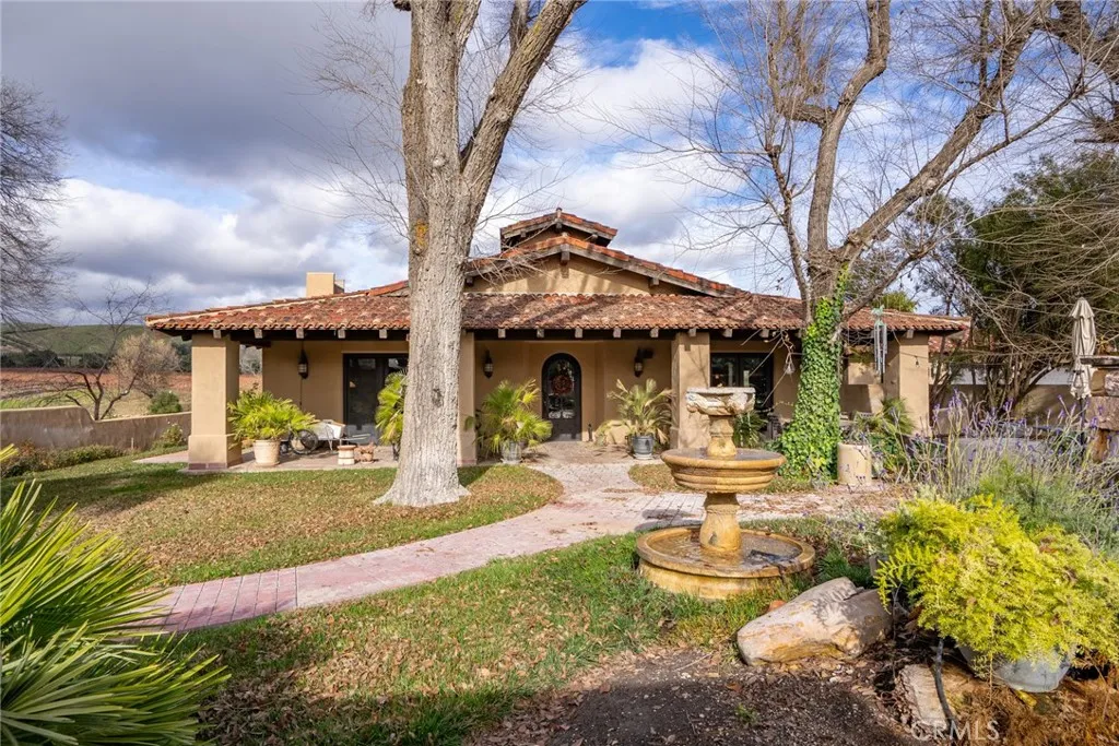 2135 Live Oak Rd, Paso Robles, California 93446 home-pic-4